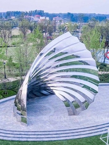 鏡面金屬雕塑
